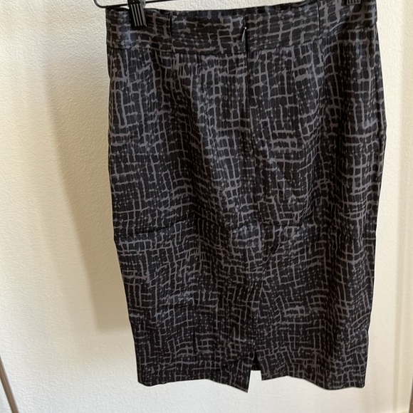 Ann Taylor Loft Black & Gray Pencil Skirt – Slimming & Chic - Picture 1 of 4